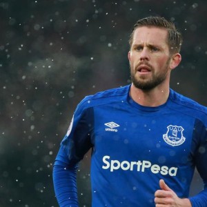 开云体育-纸糊防线？那不勒斯开场5分钟两连击，泰山队防守体系为何瞬间崩塌，开场5分钟连失两球！泰山队纸糊防线为何不堪一击？