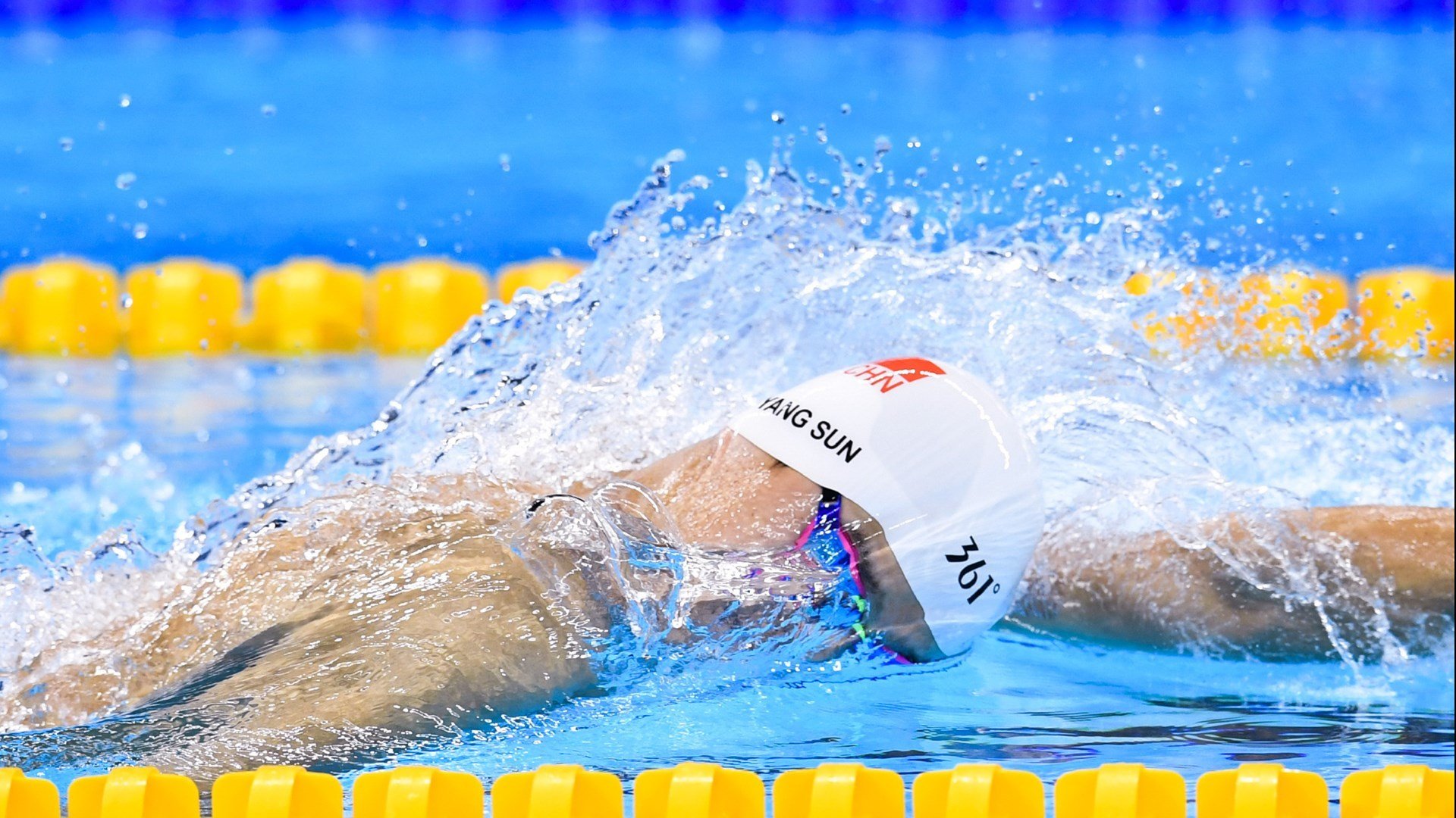 老鹰赛场的阴影，穆古鲁扎惊险大胜背后的悬崖时刻，老鹰赛场的阴影，穆古鲁扎惊险大胜背后的悬崖时刻