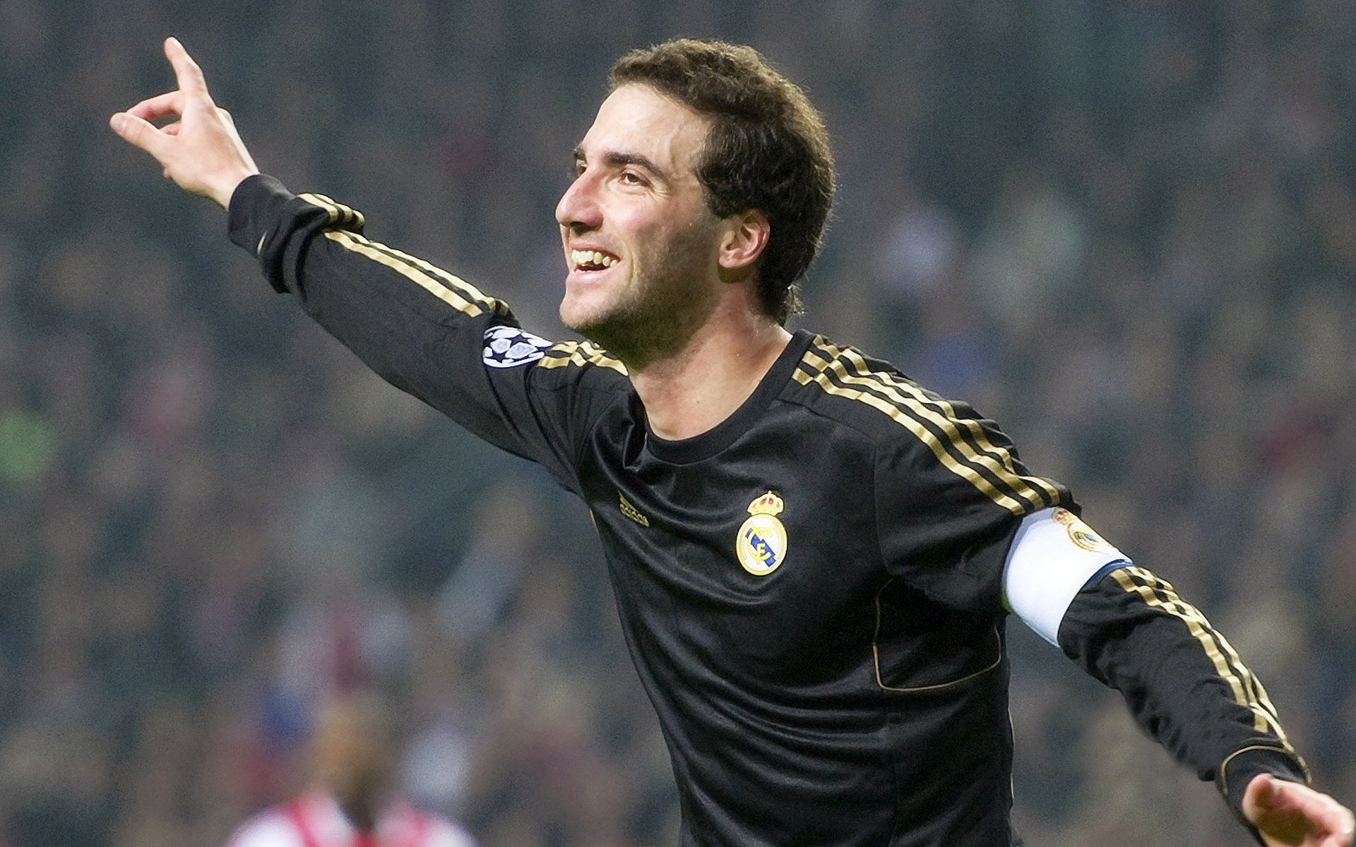 内马尔帽子戏法再度闪耀，热刺后防线溃不成堤，内马尔三箭穿心，热刺防线土崩瓦解